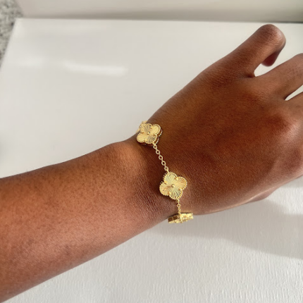 Clover bracelet with gold plated chains
