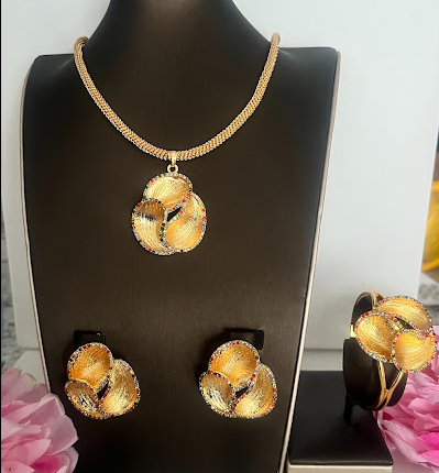 Complete Romania gold party set